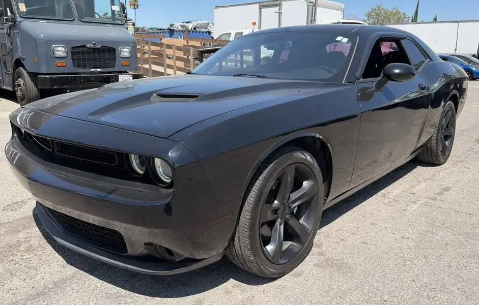 2017 Dodge Challenger SXT - vista frontal