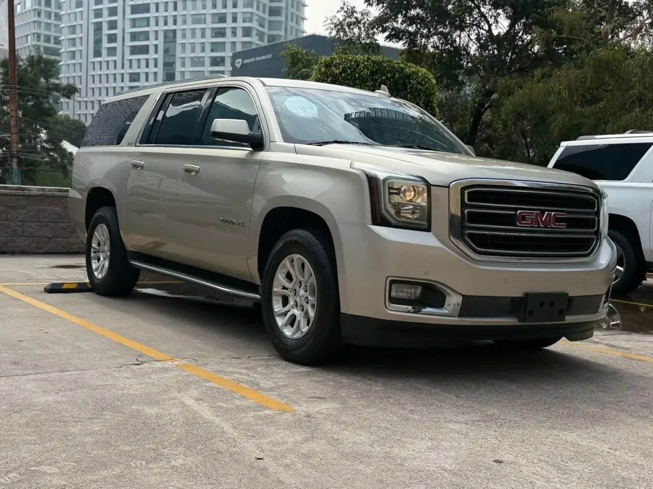 2017 GMC Yukon XL 1500 SLT - vista lateral derecho