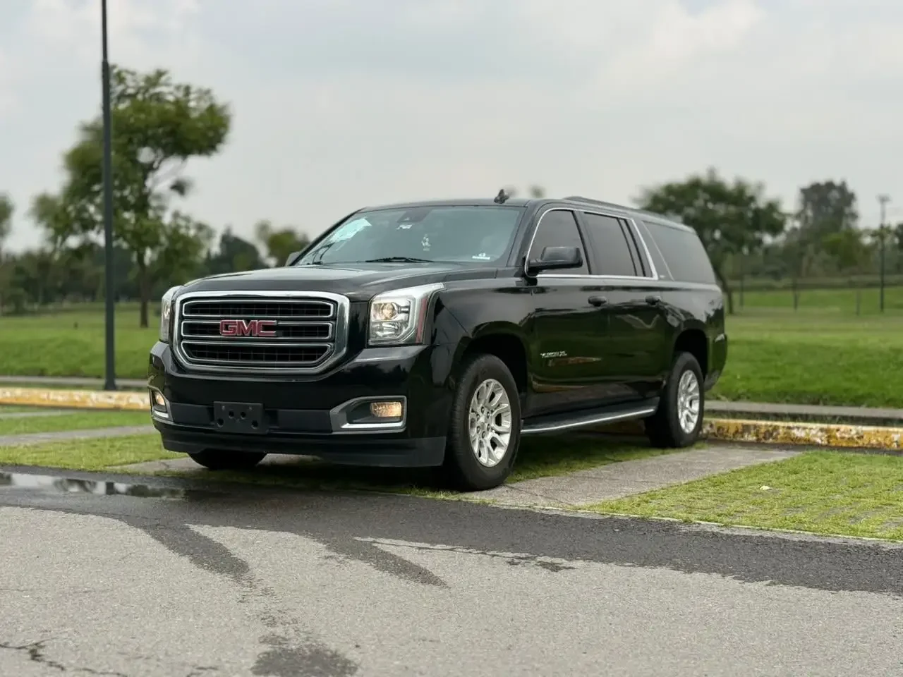 2017 GMC Yukon XL 1500 SLT - vista lateral trasero