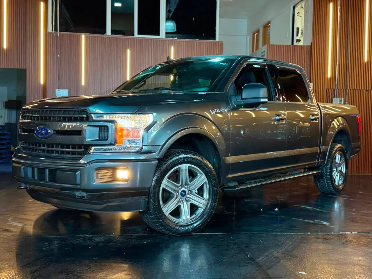 2018 Ford F-150 XLT - vista frontal