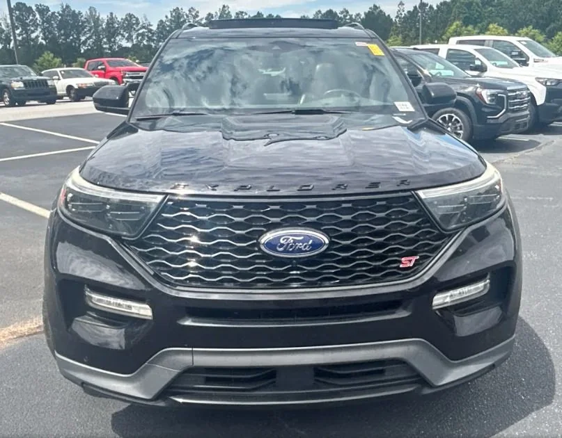 2020 Ford Explorer ST - vista frontal